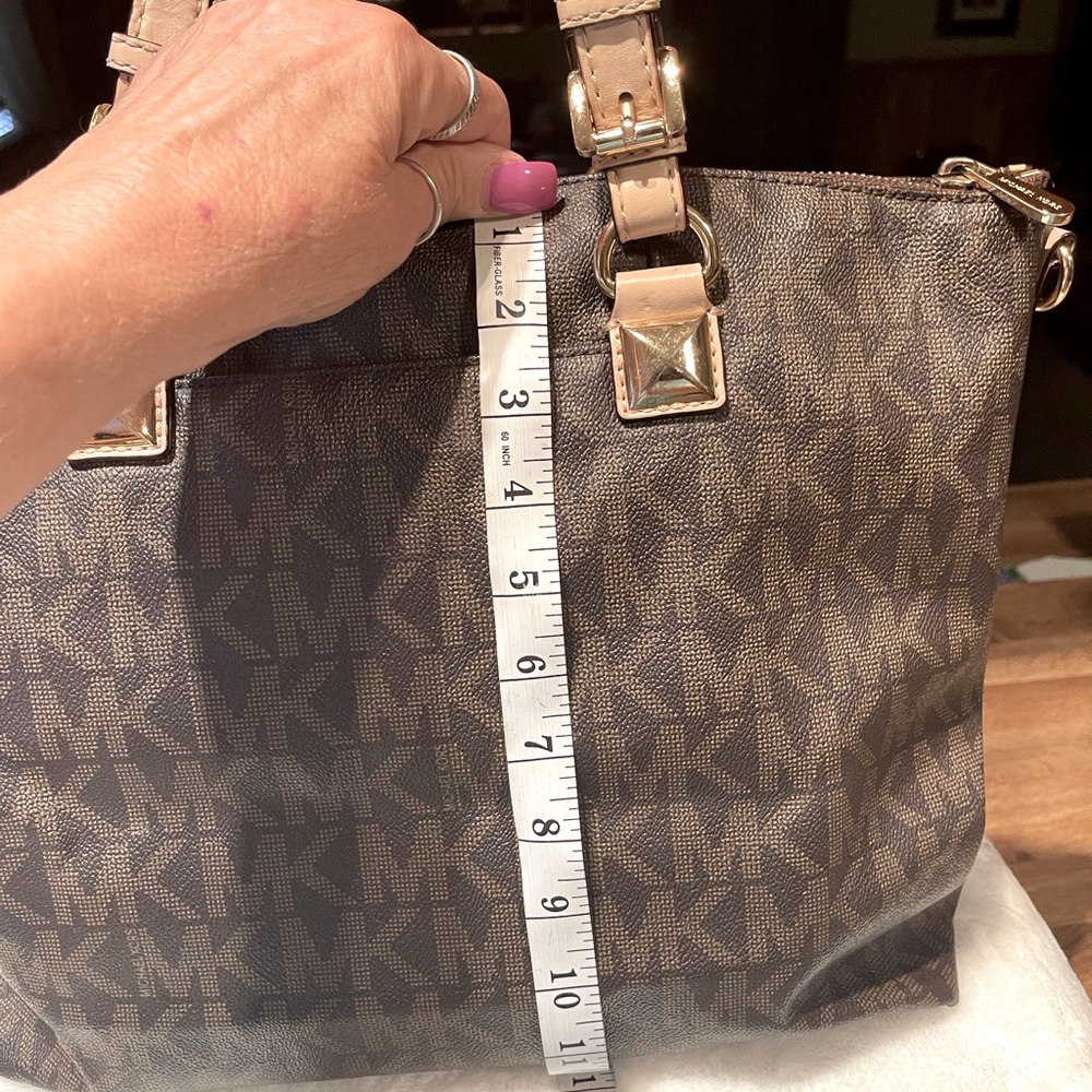 Michael Kors Signature Logo Tote - Picture 2 of 11
